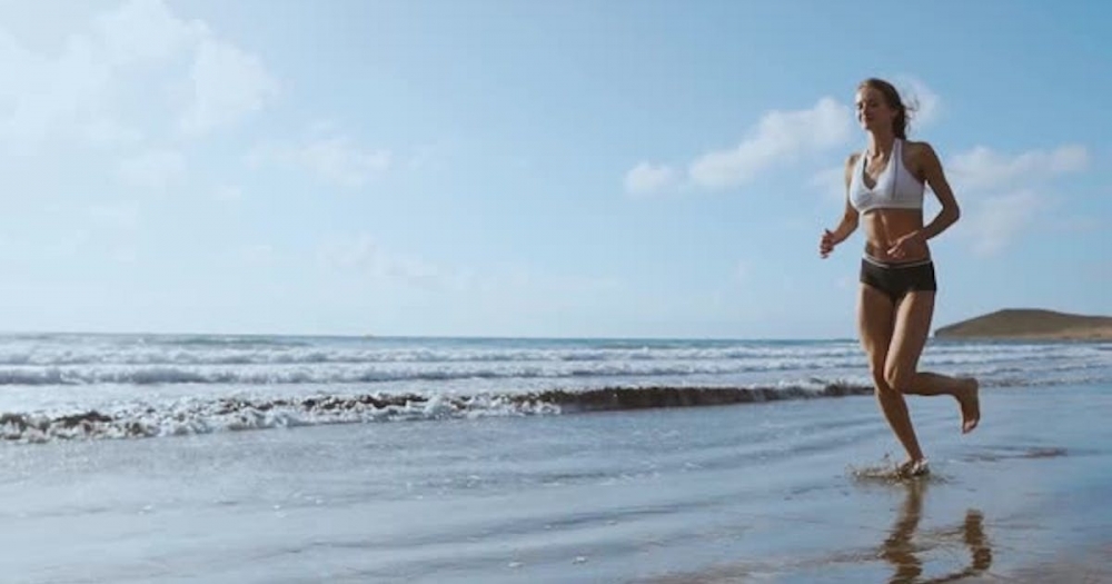 Beneficios de practicar jogging con clima de playa